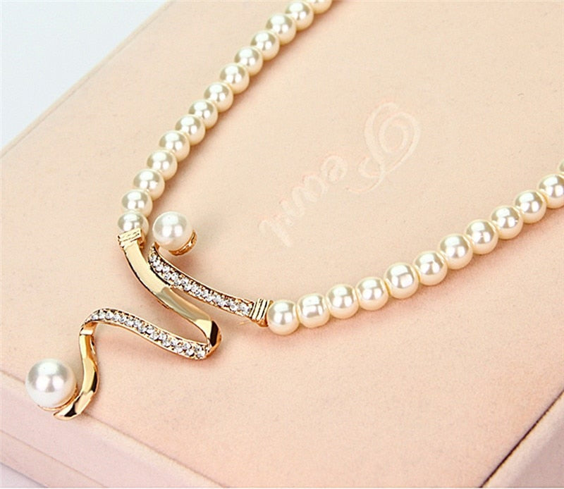 Set Collana e Orecchini con Perle