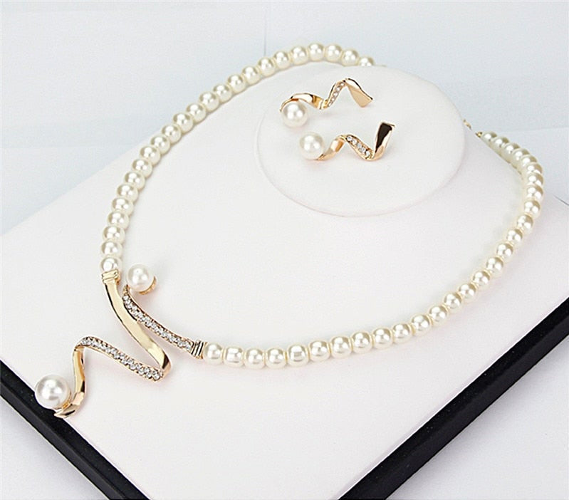 Set Collana e Orecchini con Perle