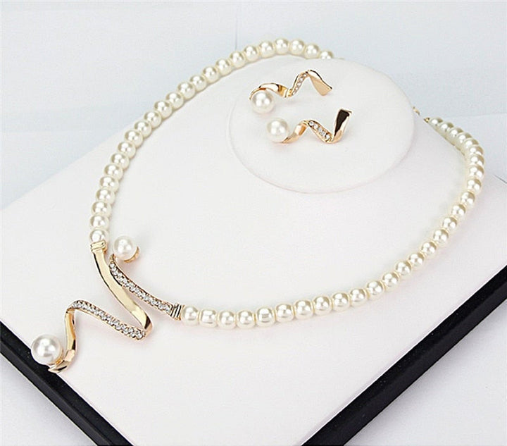 Set Collana e Orecchini con Perle