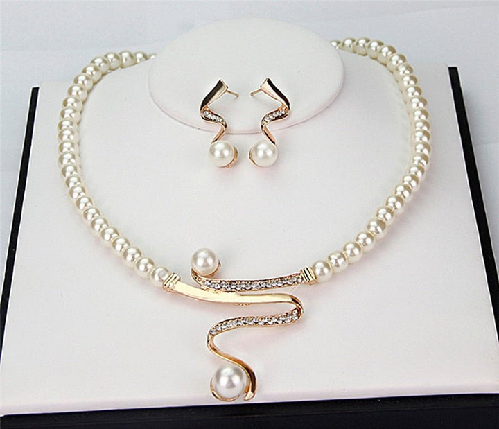 Set Collana e Orecchini con Perle
