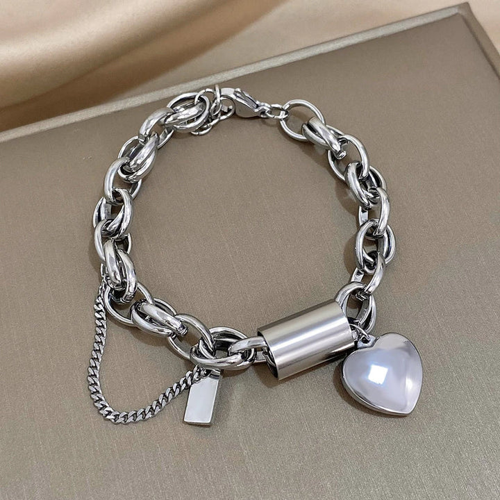 Bracciale dorato a maglie grandi con cuore