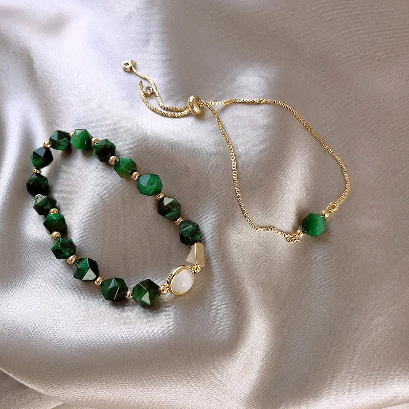 Set di bracciali con gemme verdi