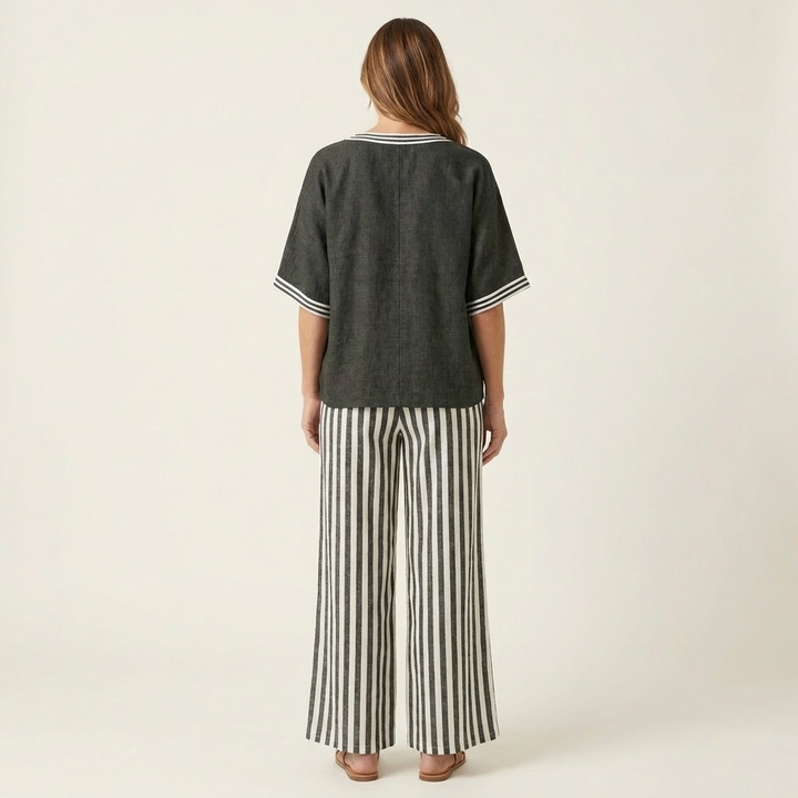 Juliana | Top Varsity a V e Set con Pantaloni a Gamba Larga a Strisce